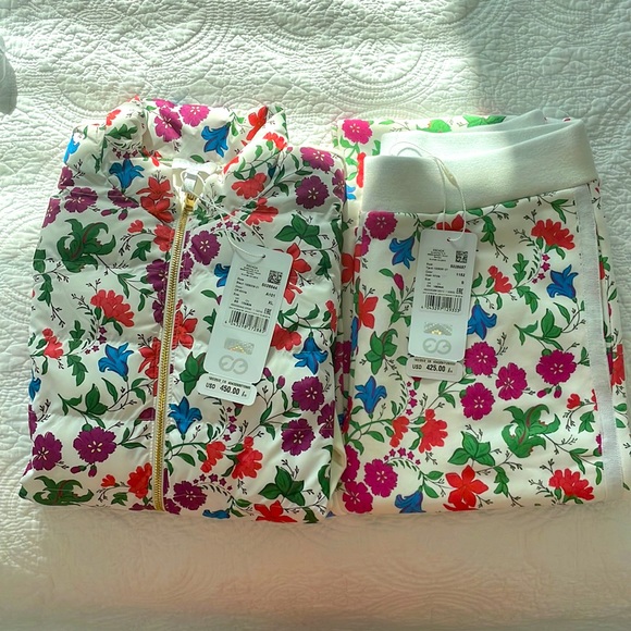 New authentic Escada set of matching jacket and pants. Soft cotton Streetwear. - Picture 2 of 15